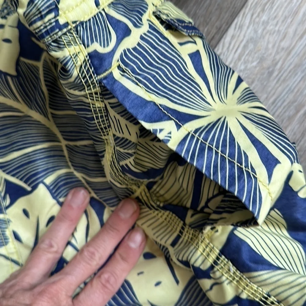 St. John’s Bay shorts men’s swim trunks, yellow and gray floral size medium - Picture 8 of 9
